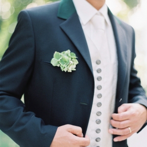 Leben Liebe & eine Trachtenhochzeit Shooting von peachesandmint - Anzug Bräutigam