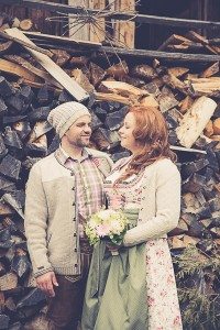 Ein Brautpaar in Tracht - ganz romantisch auf dem Nebelhorn