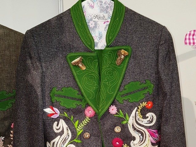 Bestickte Trachtenjacke von Heidi Couture