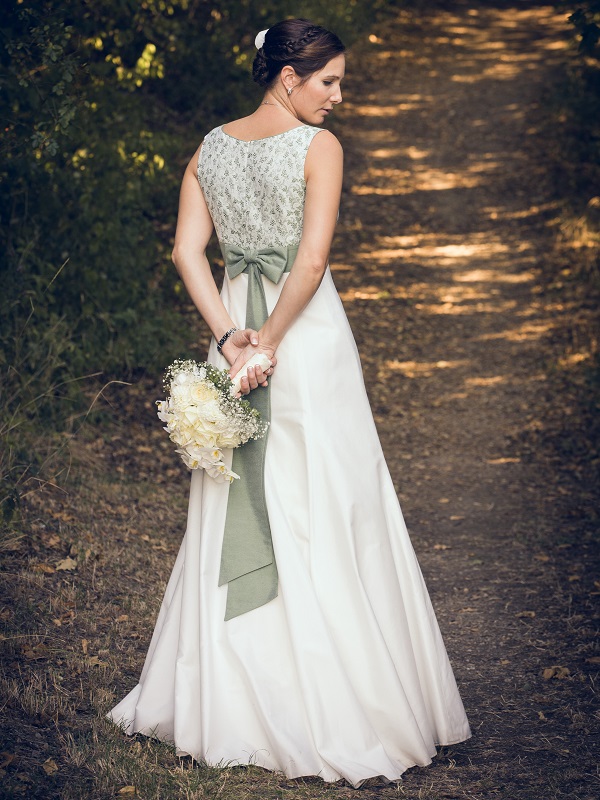 Braut Trachtenhochzeit im weißen Kleid