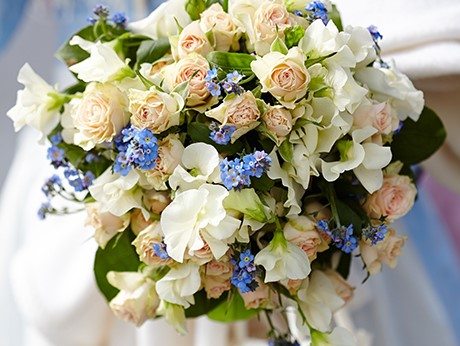 Brautstrauß mit Vergissmeinnicht und Rosen
