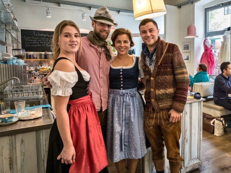 Dirndltag im Himmelblau