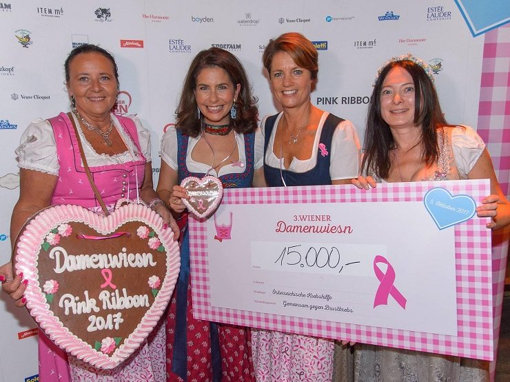 Übergabe des Schecks an die Pink Ribbon - Aktion der Krebshilfe - © Andreas Tischler