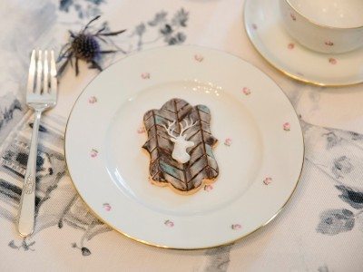 Kekse mit Jagdmotiv auf Porzellan - Verlobung im Jagdschloss